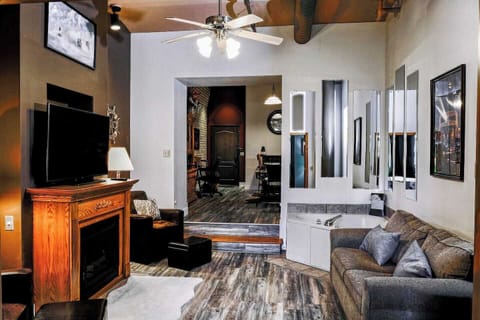 Living room w/ sofa bed & seating ideal for movie nights.