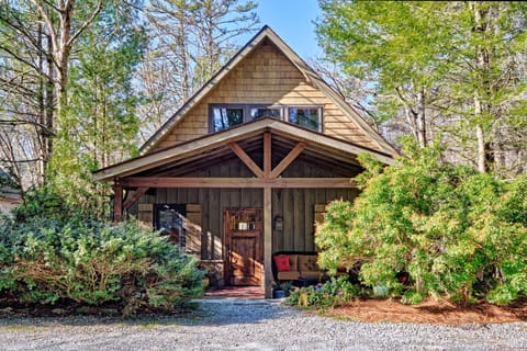 Exterior/Front Porch