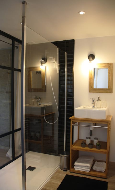 Superior Double Room, Garden View | Bathroom