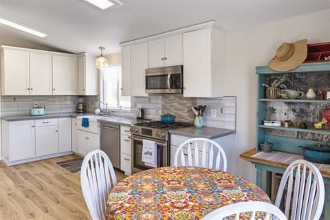 Coracao Do Mar - Plenty of space for cooking and conversation