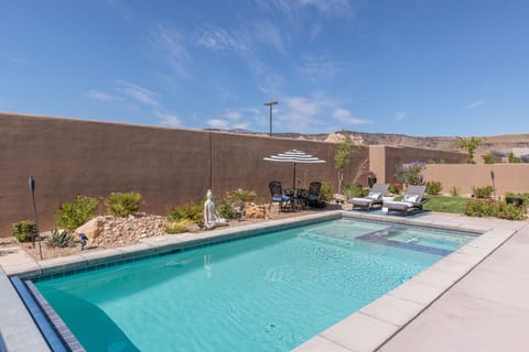 Private Pool - The private pool is the perfect place to cool down. When you are done for the day you have the option to turn on the switch to cover the pool.