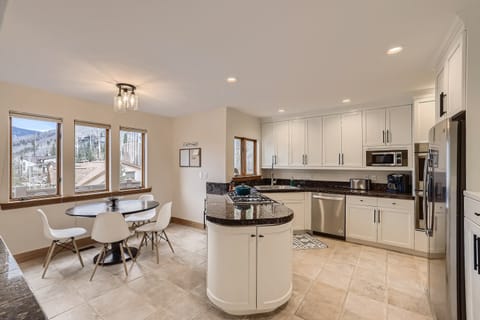 Great kitchen with new appliances and eating area