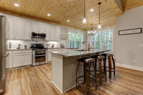 Fully-Stocked Kitchen with Granite Countertops