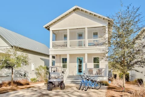 6 Seater Charger &amp; Bikes with Every Reservation!