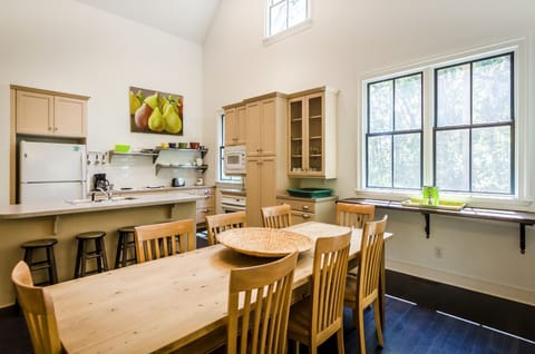 39676085-27f0-4ed4-bc43-f52b4e02b9ac