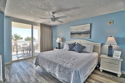 Master king bedroom/ ocean view