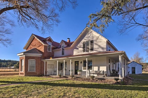 Luna Vacation Rental | 5BR | 3BA | 3,000 Sq Ft | 2nd Floor via Stairs