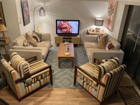 1166 Lounge area