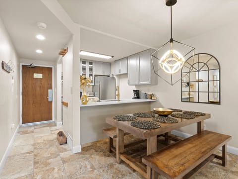 Kitchen / Dining Area