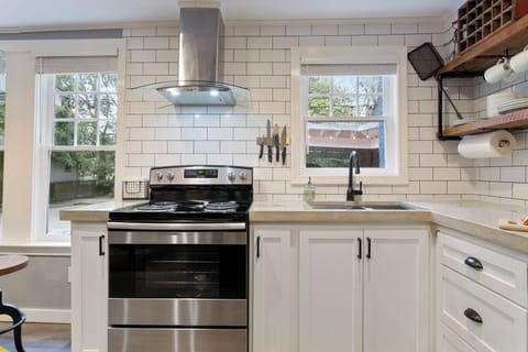 Kitchen: beautifully blending the best of the new with the character of the old.