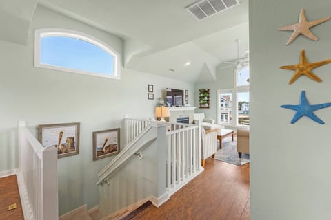 CB11: Inn No Hurry | Top Level Landing