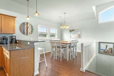 CB11: Inn No Hurry | Top Level Dining Area