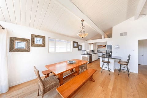 The kitchen opens to the bar seating and dining area, so that no chef is left out of the fun!
                