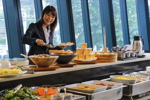 Daily buffet breakfast for a fee