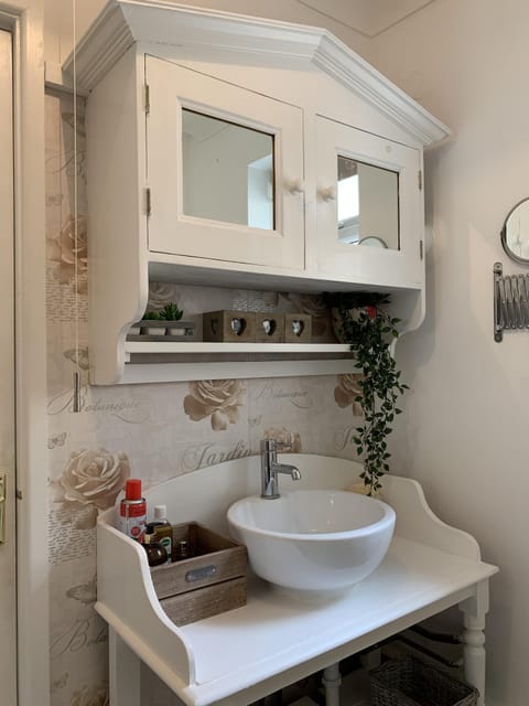 Comfort Apartment, Ensuite, Garden View (The Lodge) | Bathroom