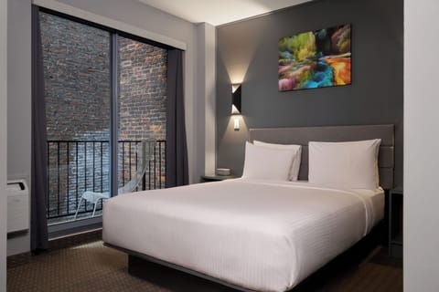 Superior Room, 1 Queen Bed | Premium bedding, in-room safe, soundproofing, iron/ironing board
