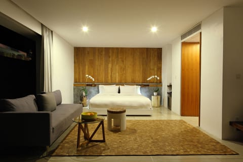 Down comforters, pillowtop beds, minibar, in-room safe