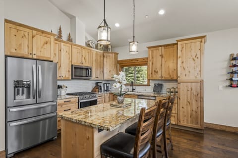 Kitchen:  Mountain View Lodge