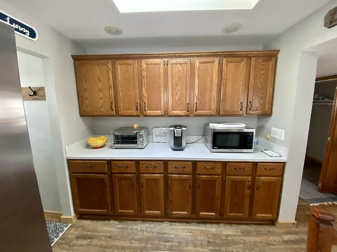 Kitchen coffee bar area/microwave