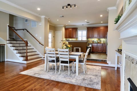 Dining Area Table for 6 people 