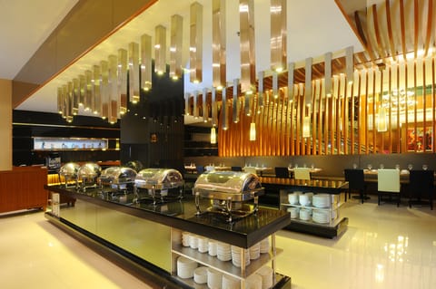 Daily buffet breakfast for a fee