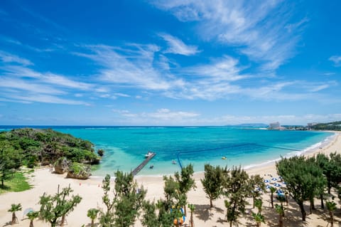 Beach nearby, sun loungers, beach umbrellas, beach towels