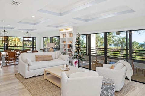 Spacious open concept living area overlooking the Gulf of Mexico