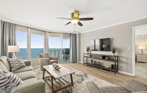 55” Smart TV and private Balcony 