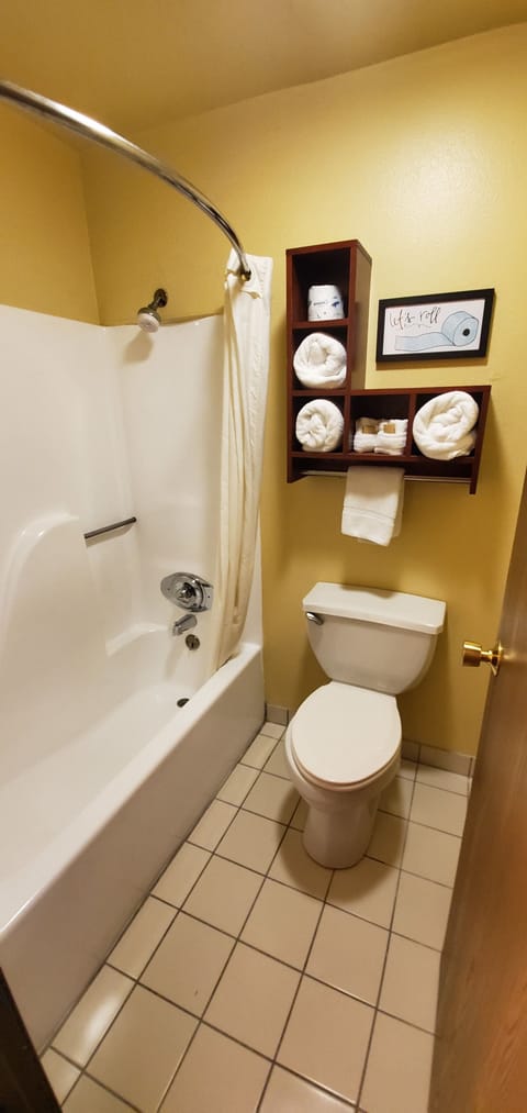 Basic Room, 2 Queen Beds | Bathroom | Combined shower/tub, towels