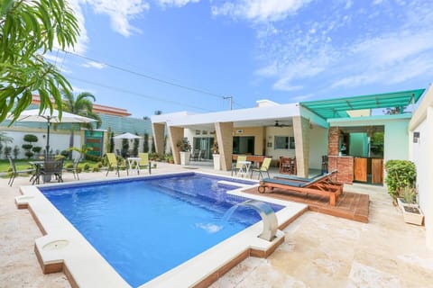 Pool and exterior areas of Villa Alida. Also on the right you can see the 2nd kitchen and Bar. Pool includes a small jacuzzi on the right.