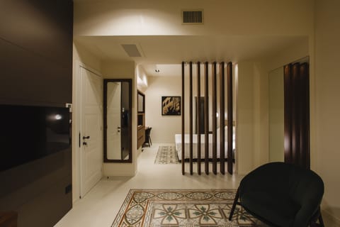 Traditional Suite | Premium bedding, down comforters, pillowtop beds, minibar