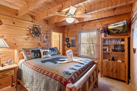 Sweet dreams to be had when tucked in to this queen sized bed!