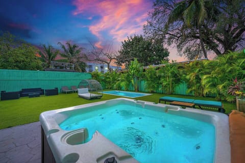 Welcome to La Casa Flora. Let your vacation begin!