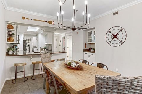 Make mealtimes easy for the whole crew—dining table plus breakfast bar, perfect for families and groups in Lago Vista.