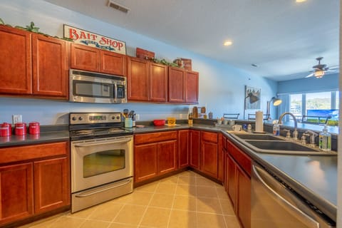 Kitchen with breakfast bar