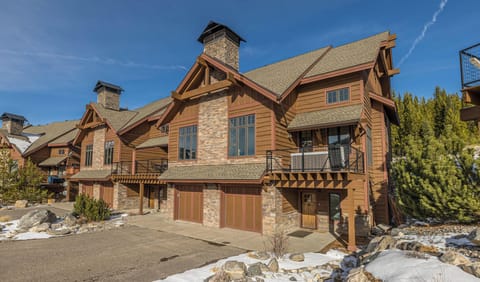 Exterior of Alpenglow 19D