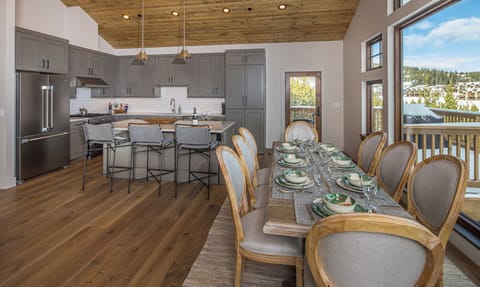 Open-Concept Kitchen and Dining Area