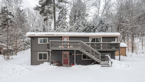 The front of cozy Between the Pines after a snow fall. The home is shoveled for your arrival and plowed after significant snow. 