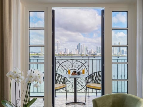 Room, 1 King Bed, Balcony, Oceanfront (Magnifique) | Premium bedding, down comforters, pillowtop beds, minibar