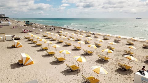 Beach nearby, white sand, sun loungers, beach towels