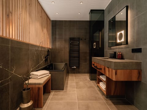 Luxury Double Room | Bathroom | Hair dryer, bathrobes, slippers, heated floors