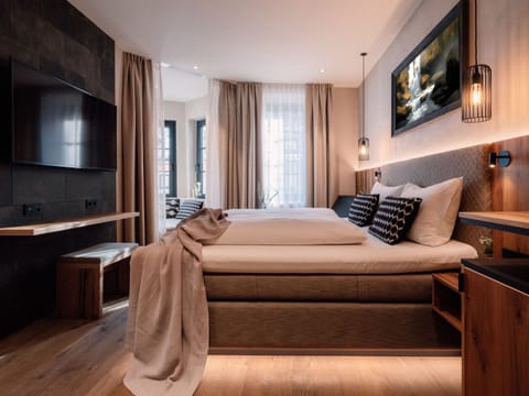 Superior Room | Hypo-allergenic bedding, down comforters, minibar, in-room safe