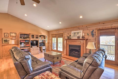 Bostic Vacation Rental | 3BR | 2BA | 1 Step Required | 1,400 Sq Ft