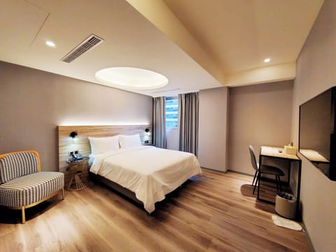 In-room safe, desk, laptop workspace, blackout drapes
