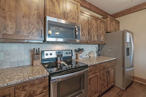 Kitchen--- Granite Counter-tops, Stainless Steel