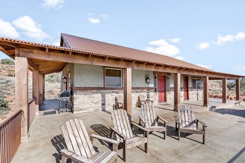 Exterior/Front Deck