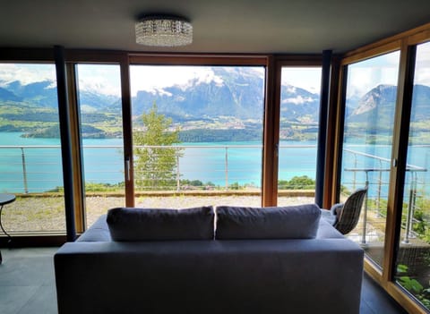 Chalet, 1 Bedroom, Smoking, Balcony | Living room | Books