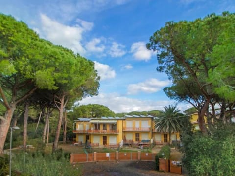 Apartment, 2 Bedrooms, Balcony, Garden View | Front of property