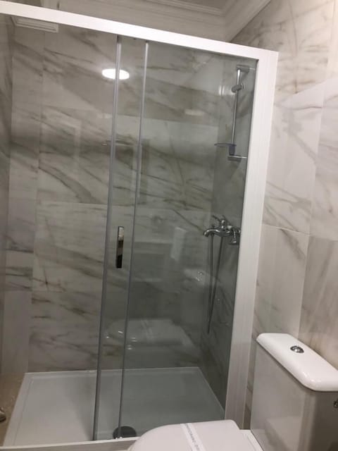 Deluxe Double Room, 1 Bedroom, Garden View, Ground Floor | Bathroom | Shower, free toiletries, hair dryer, towels