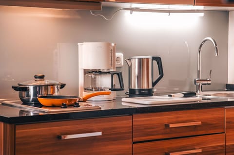 Full-size fridge, microwave, stovetop, coffee/tea maker